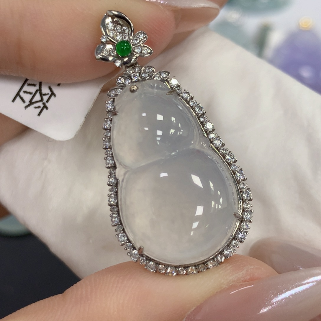 颈饰18K金镶嵌翡翠