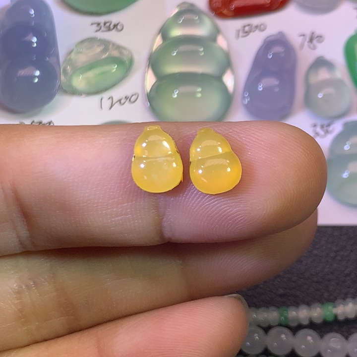 翡翠未镶嵌颈饰冰黄葫芦