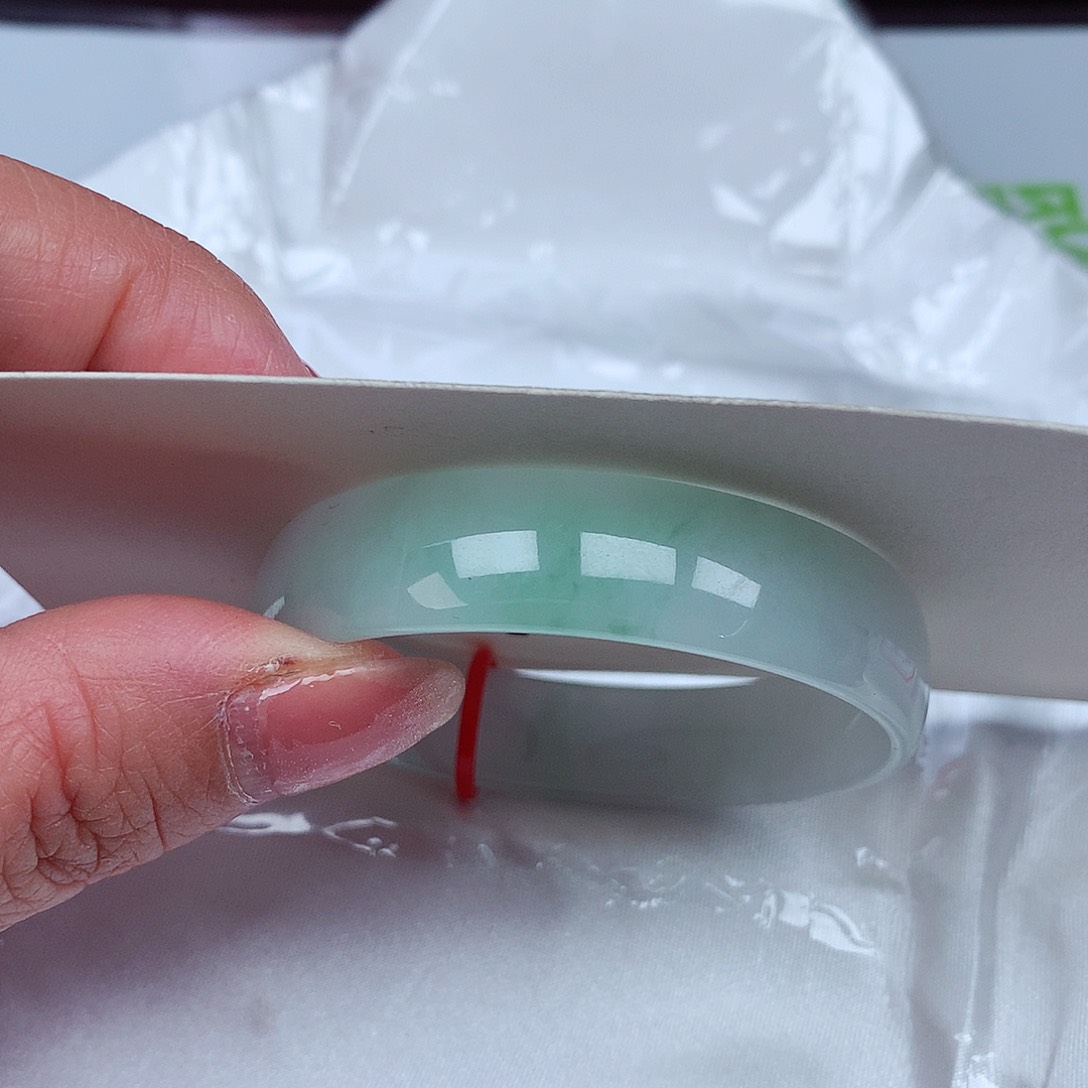 翡翠手镯未镶嵌翡翠