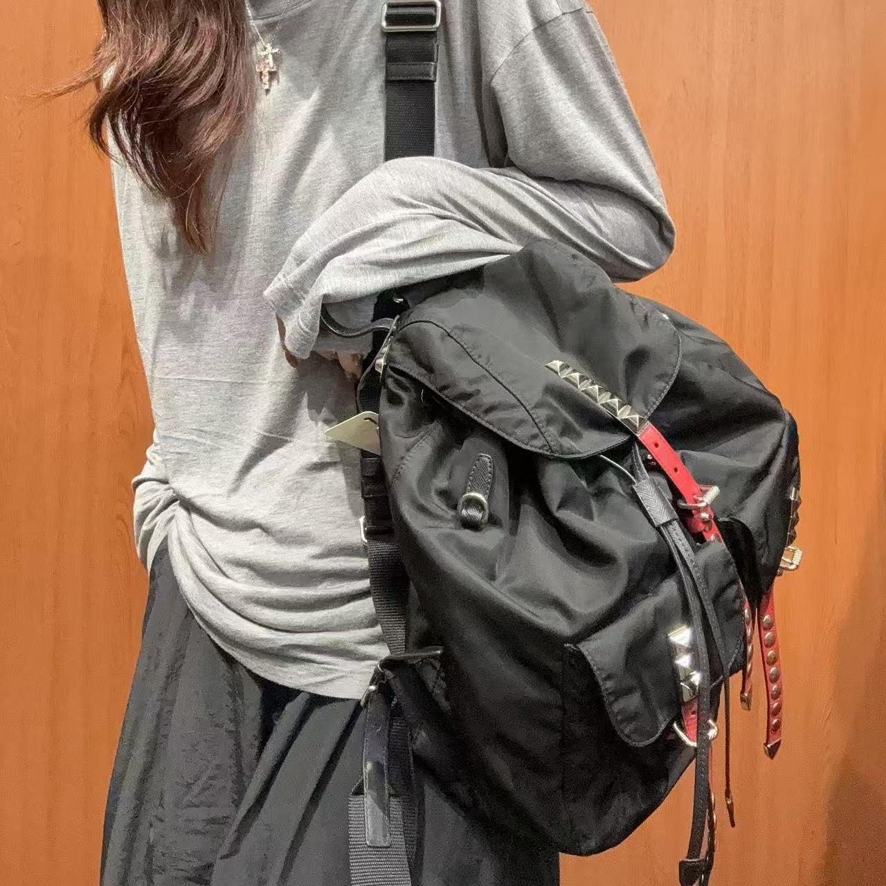 95新 Prada/普拉达 【618】68 0652 黑色降落伞双肩包
