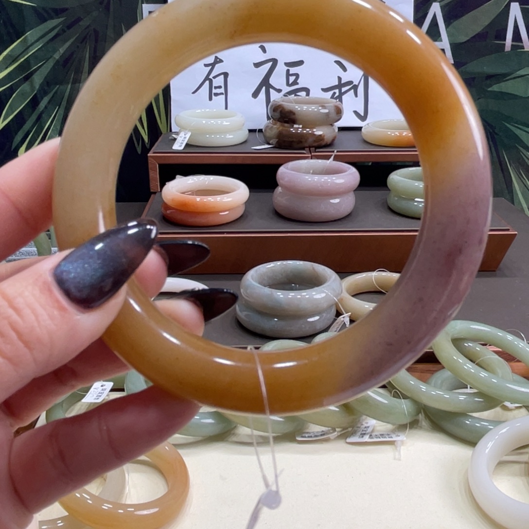 自***宙石英岩玉未镶嵌手镯