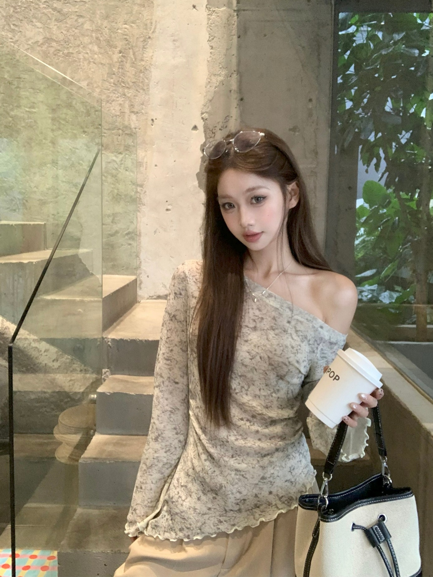 现货+运费险  木耳边长袖镂空宫廷风修身型T恤短款一字肩薄款碎花