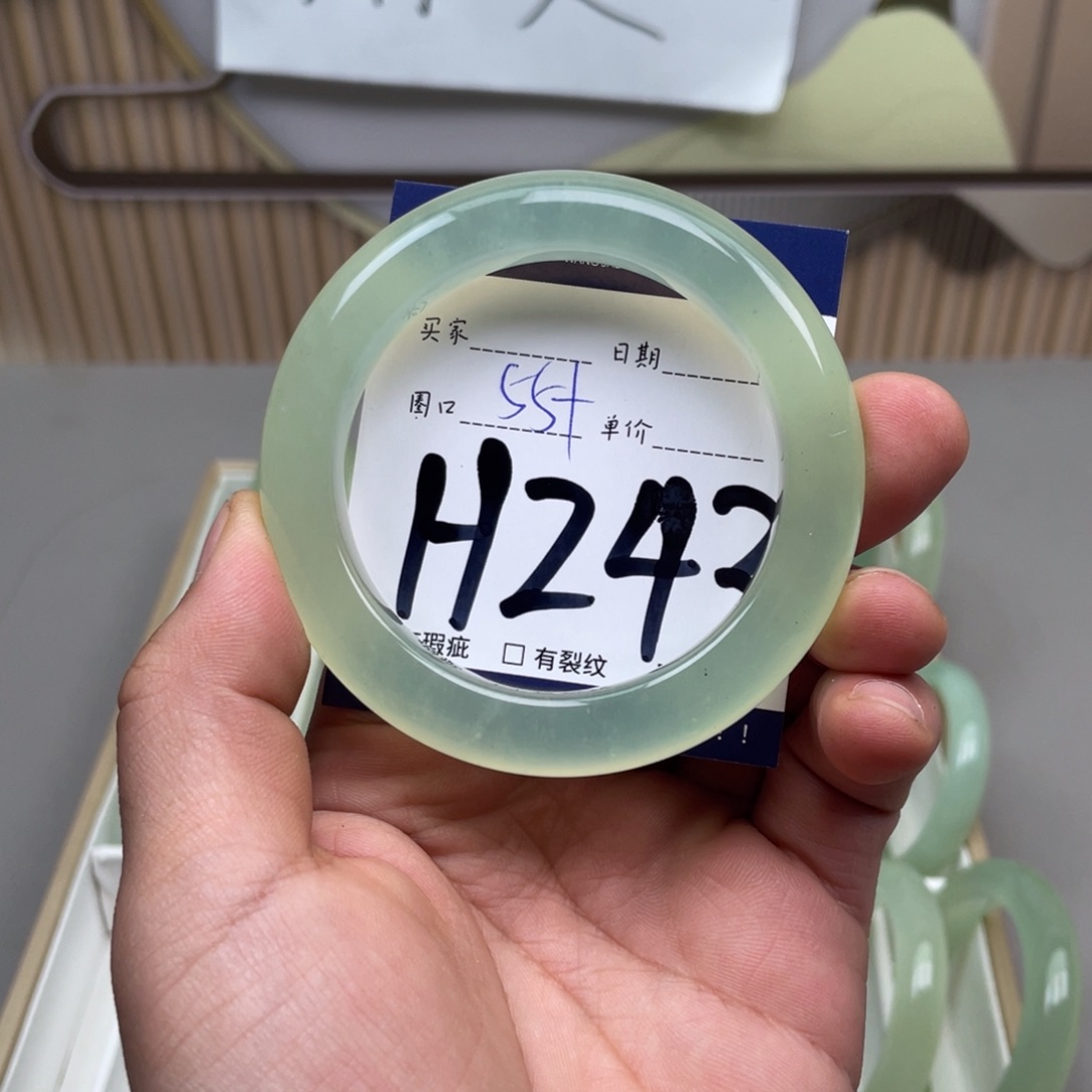 岫玉手镯手镯未镶嵌