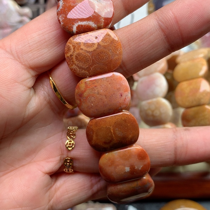 硅化珊瑚（珊瑚玉）颈饰未镶嵌