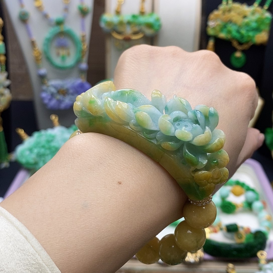 翡翠颈饰未镶嵌天然