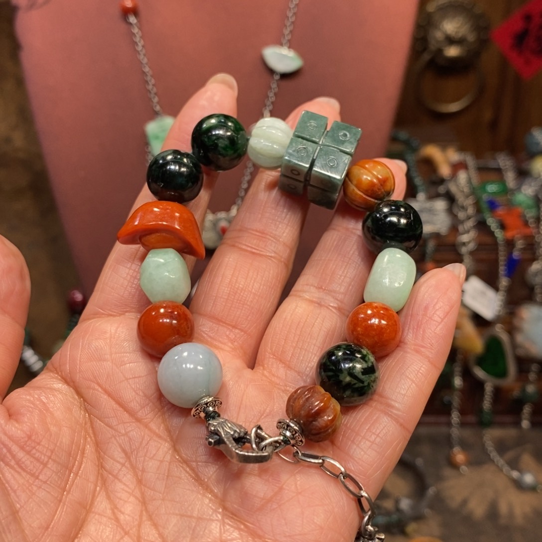 翡翠吊坠(赠链)未镶嵌