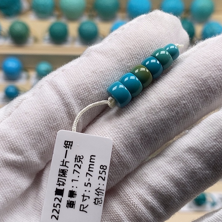 绿松石未镶嵌颈饰