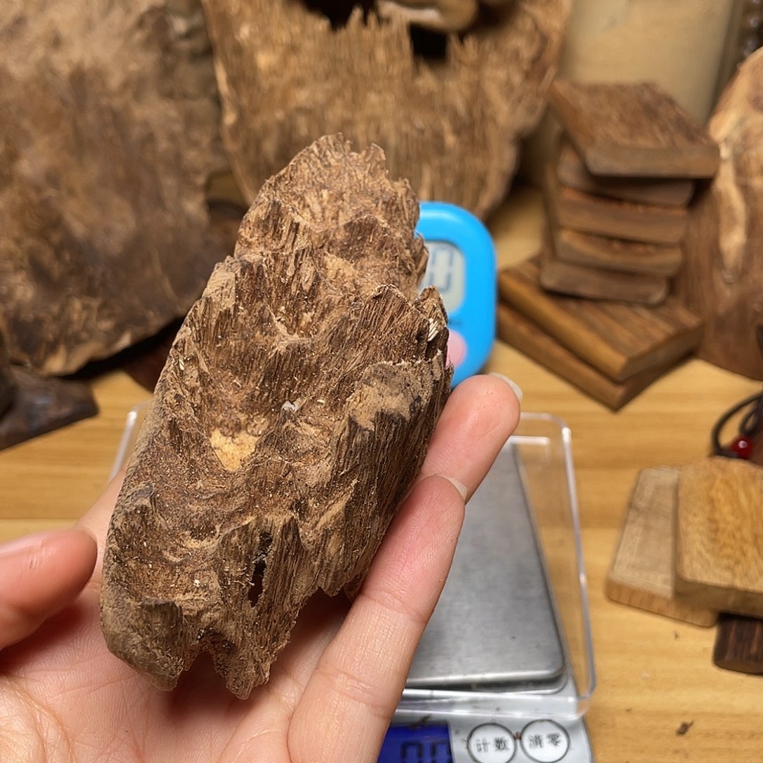 泛***泛沉香海南吊口料19.8克