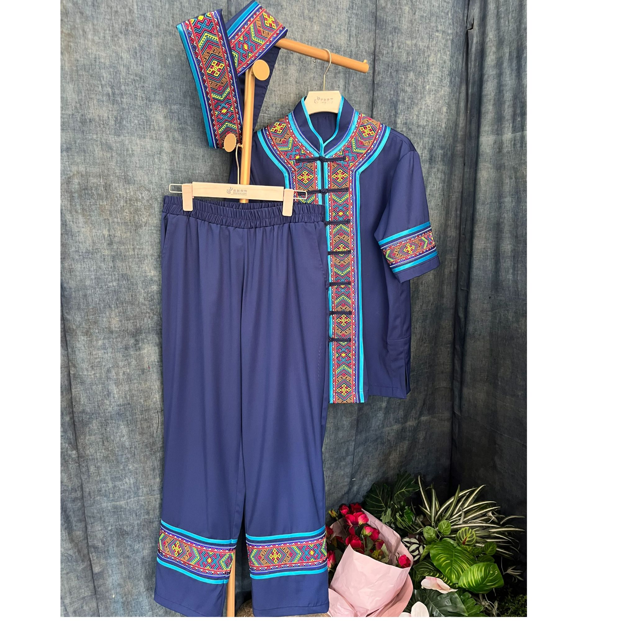 广西少数民族壮族民族服装男款