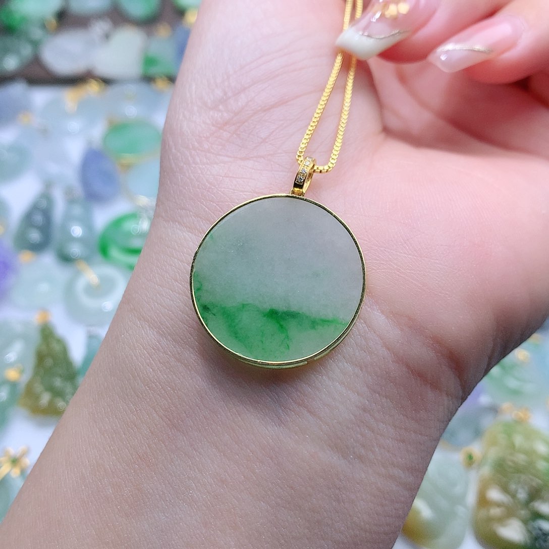 翡翠颈饰未镶嵌翡翠