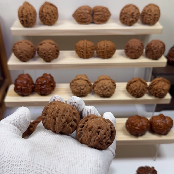 待****大叶紫檀（黑酸枝木类）41尺寸磨盘核桃