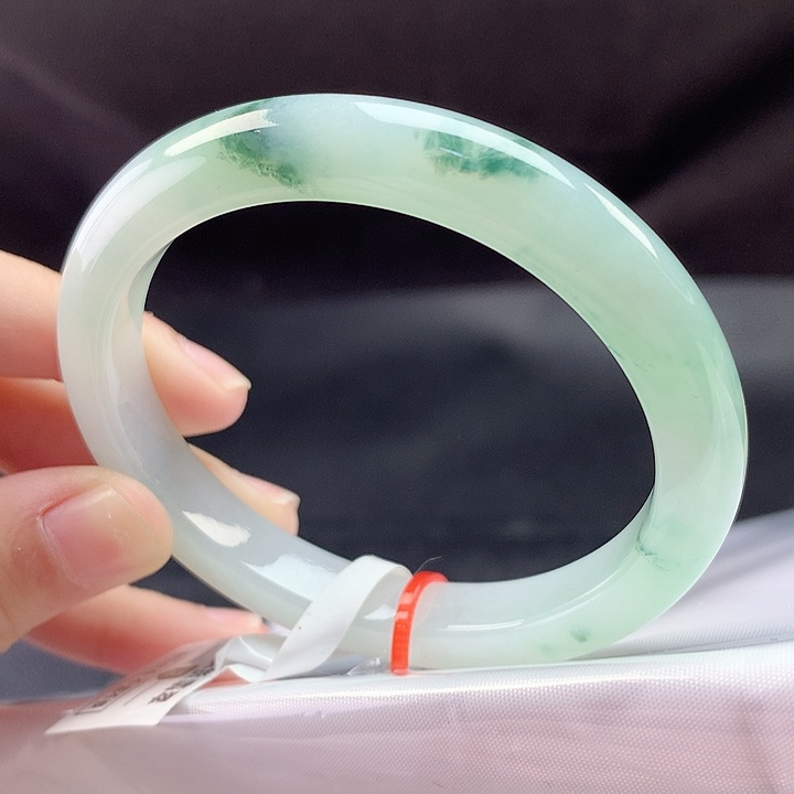 翡翠未镶嵌手镯54贵妃