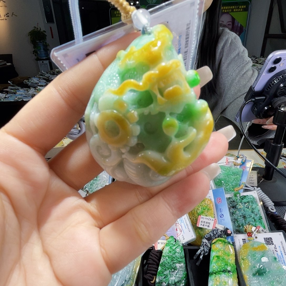 颈饰未镶嵌翡翠一