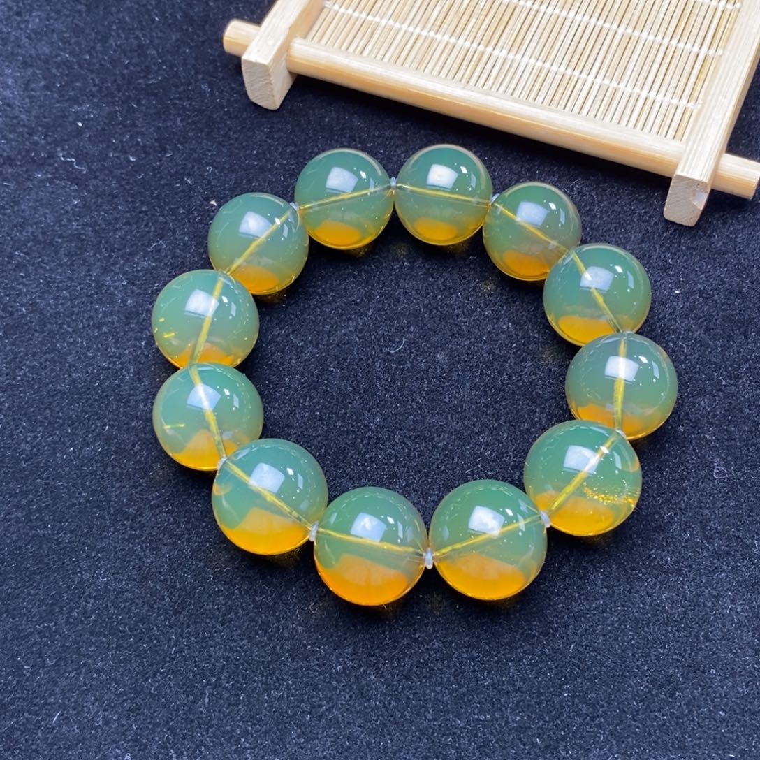 琥珀未镶嵌颈饰53.7克20mm