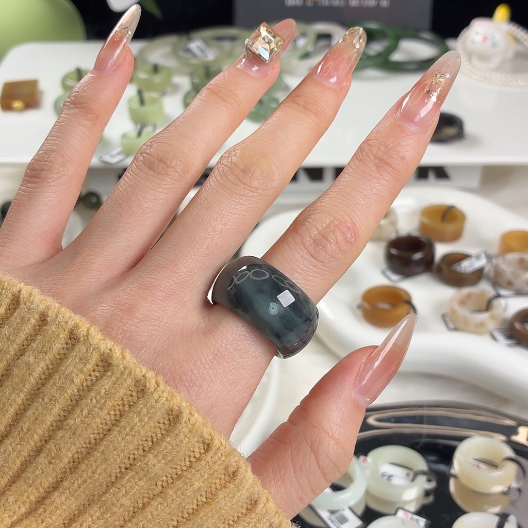 炸***‘和田玉（糖玉）未镶嵌戒指j7青花墩墩17