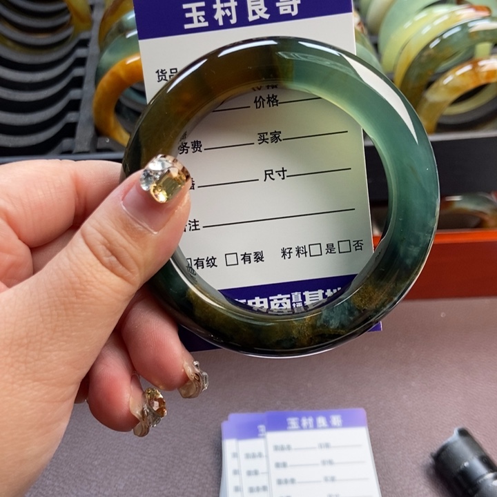 蛇纹石玉未镶嵌手镯挂件