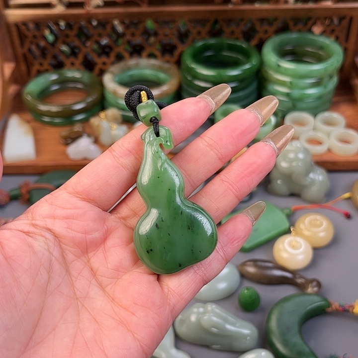 和田玉（糖玉）未镶嵌颈饰