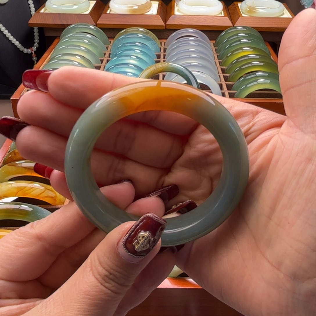 蛇纹石玉手镯未镶嵌