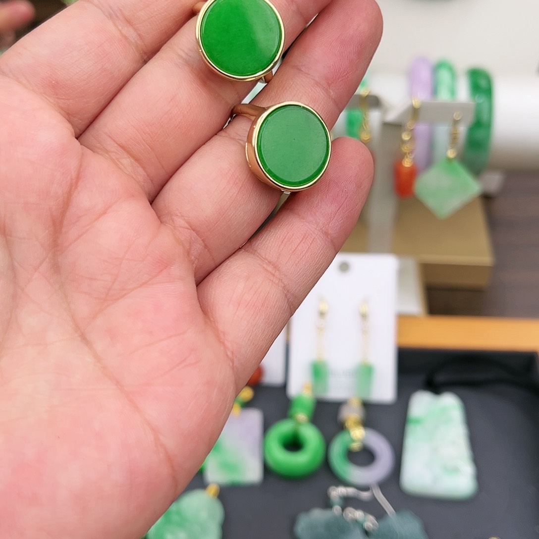 翡翠颈饰未镶嵌我