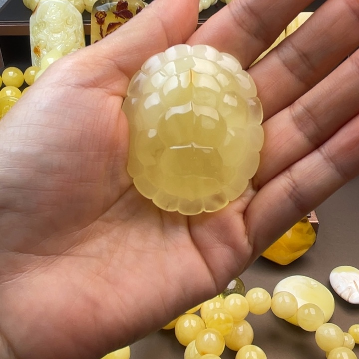 琥珀未镶嵌颈饰蜜蜡