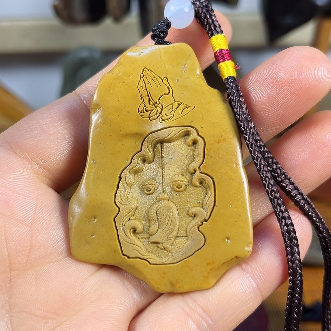 新疆原石雕刻手把件