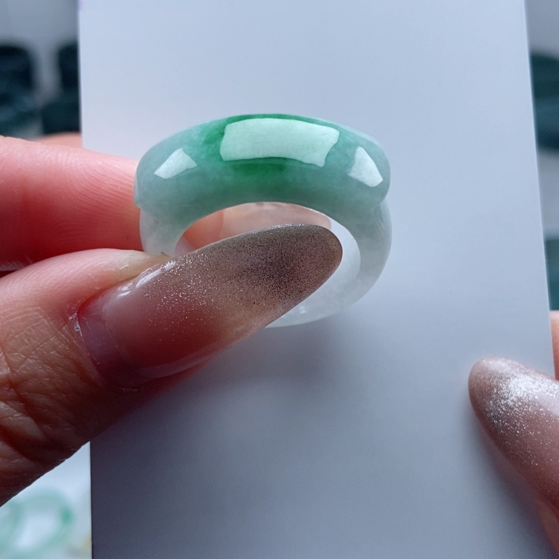 翡翠戒指未镶嵌翡翠