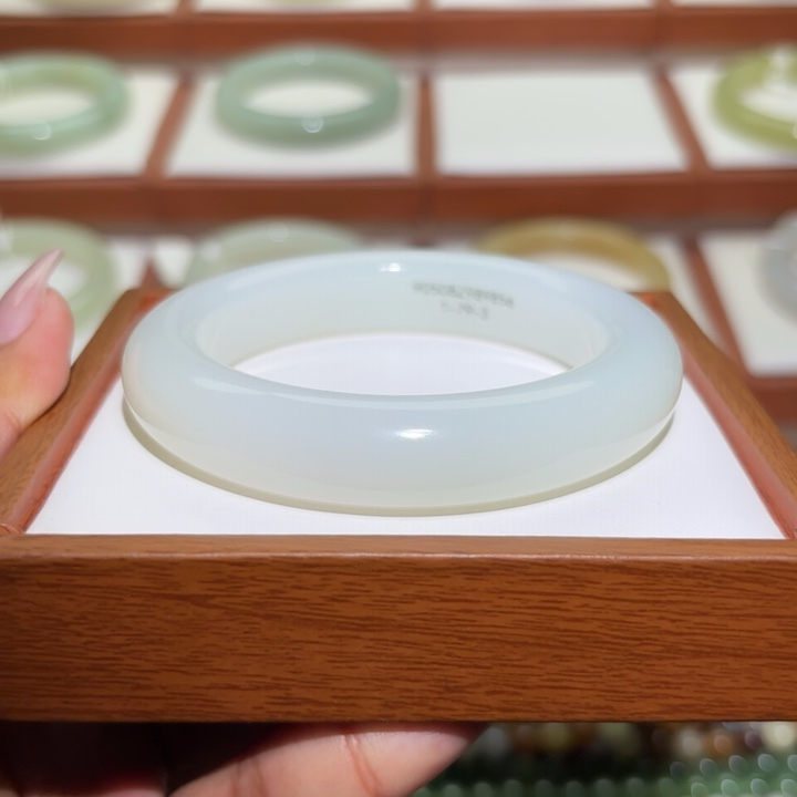 天然和田玉新疆羊脂白玉56-57白月光宽版正装女士气质百搭手镯