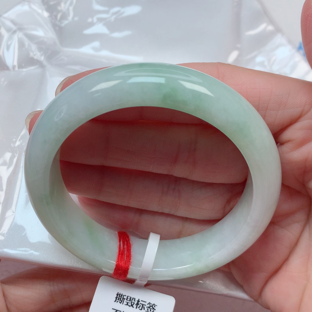 翡翠手镯未镶嵌55圈