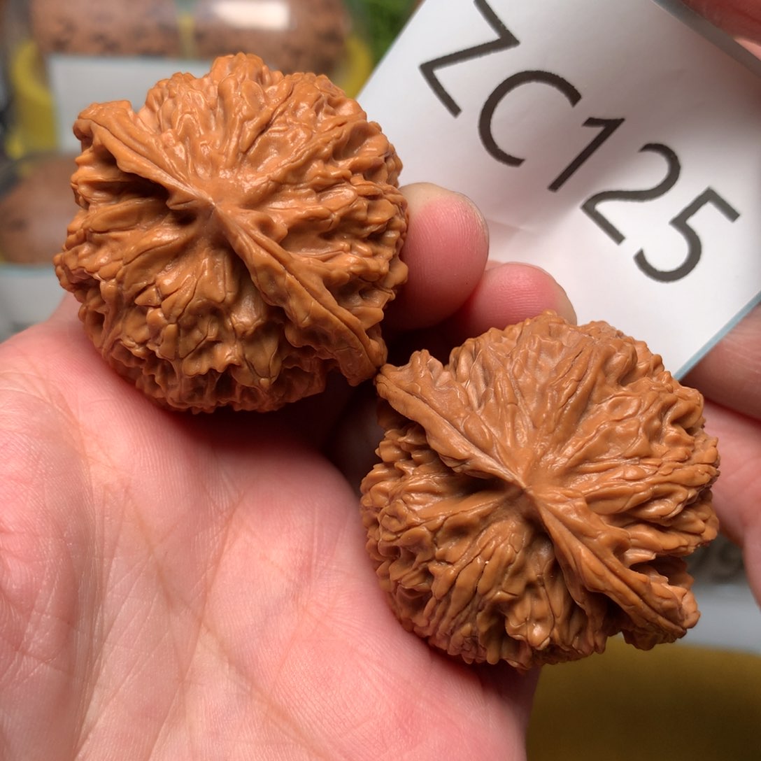 文玩核桃把件红皮肉球苹果42