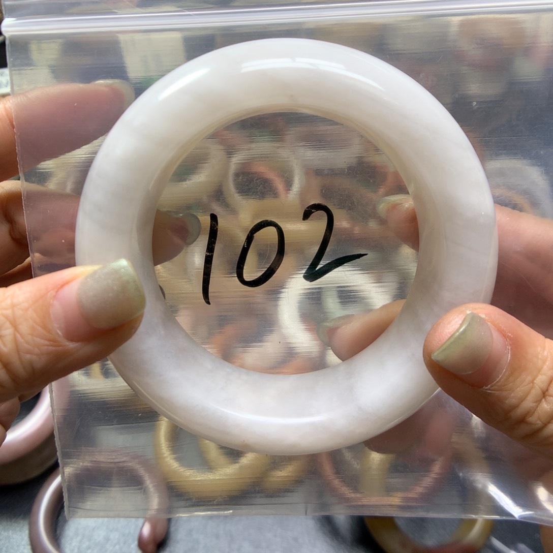 石英质玉手镯未镶嵌不*