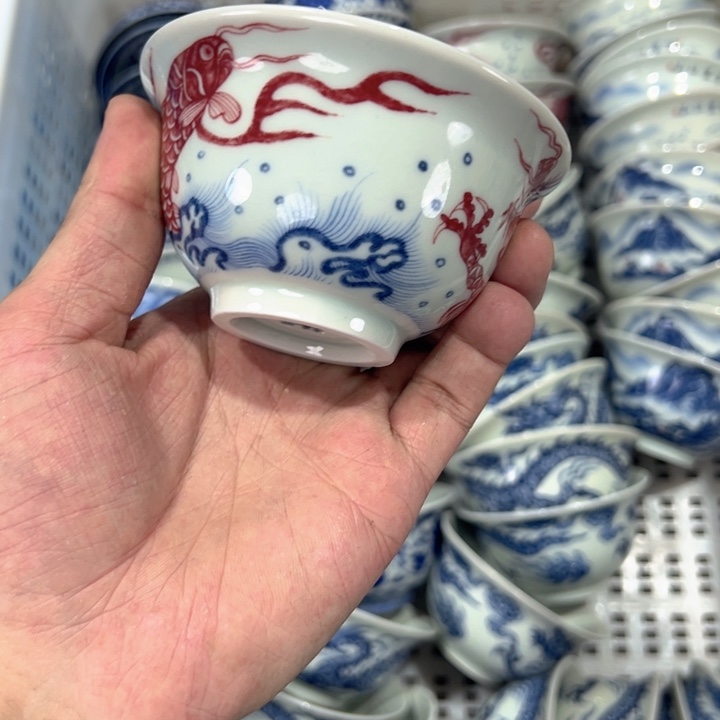 瓷片白青花釉里红鱼化龙压手杯全品