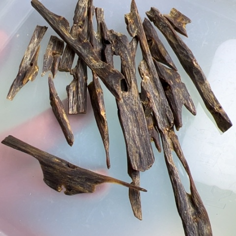 沉香沉香枕棋楠惠州白露沉水块料16克