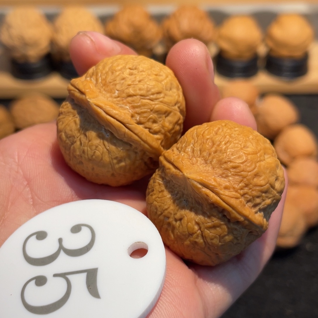 大***闲胖橘蛇皮球核桃32。  