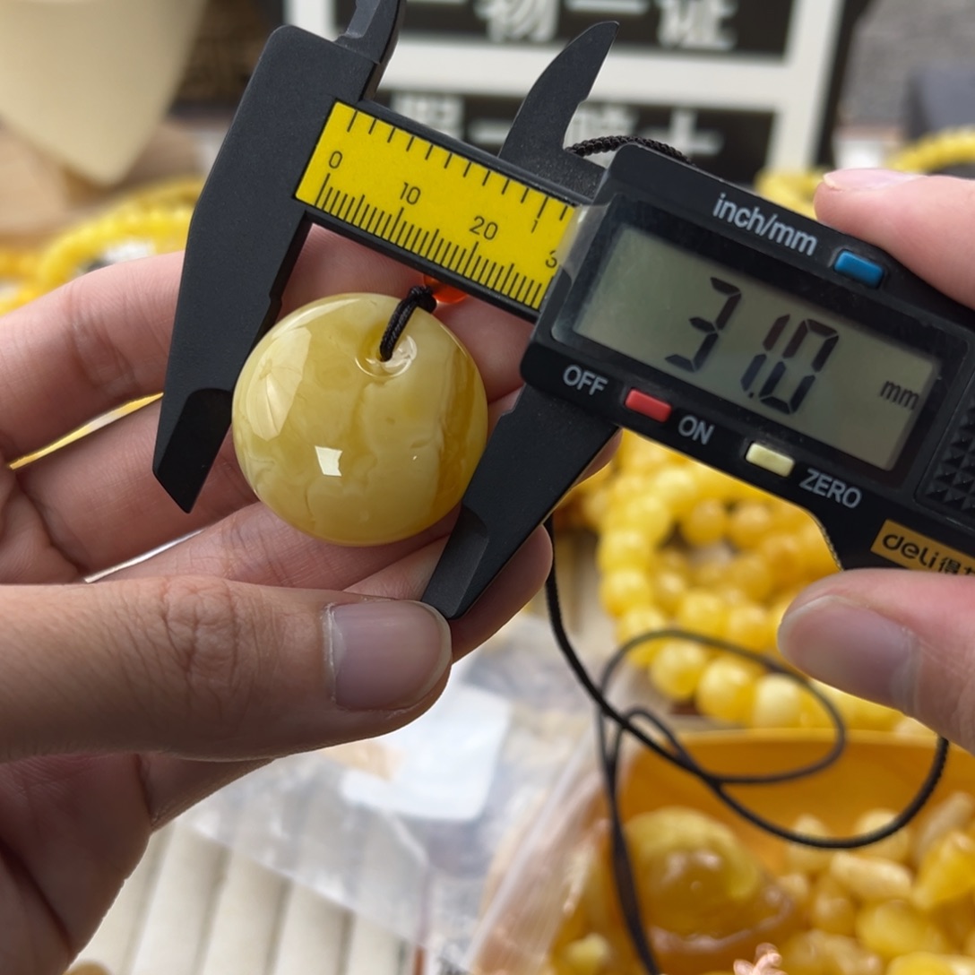 琥珀珠宝奇石未镶嵌