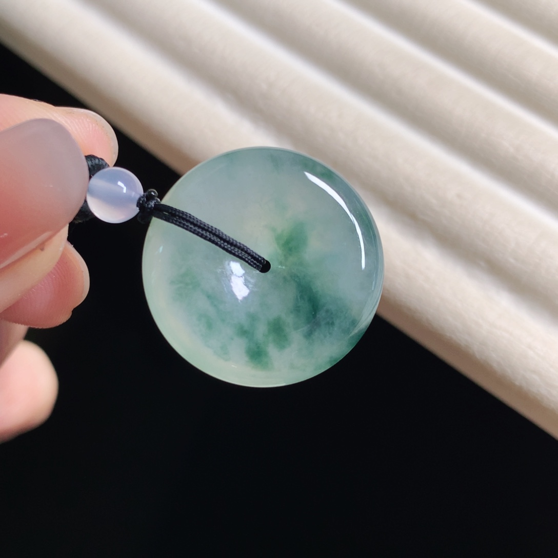 翡翠颈饰未镶嵌扣子