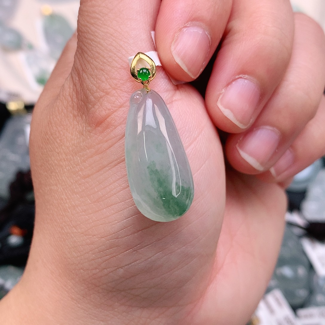 翡翠颈饰18K金镶嵌冰胶飘绿福瓜