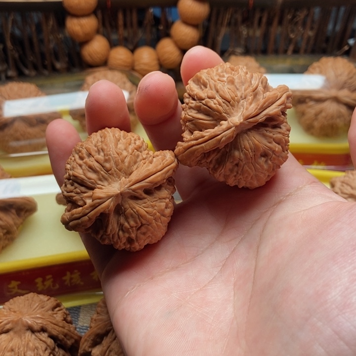 桃核吊坠湘****翼白狮子42全品白茬