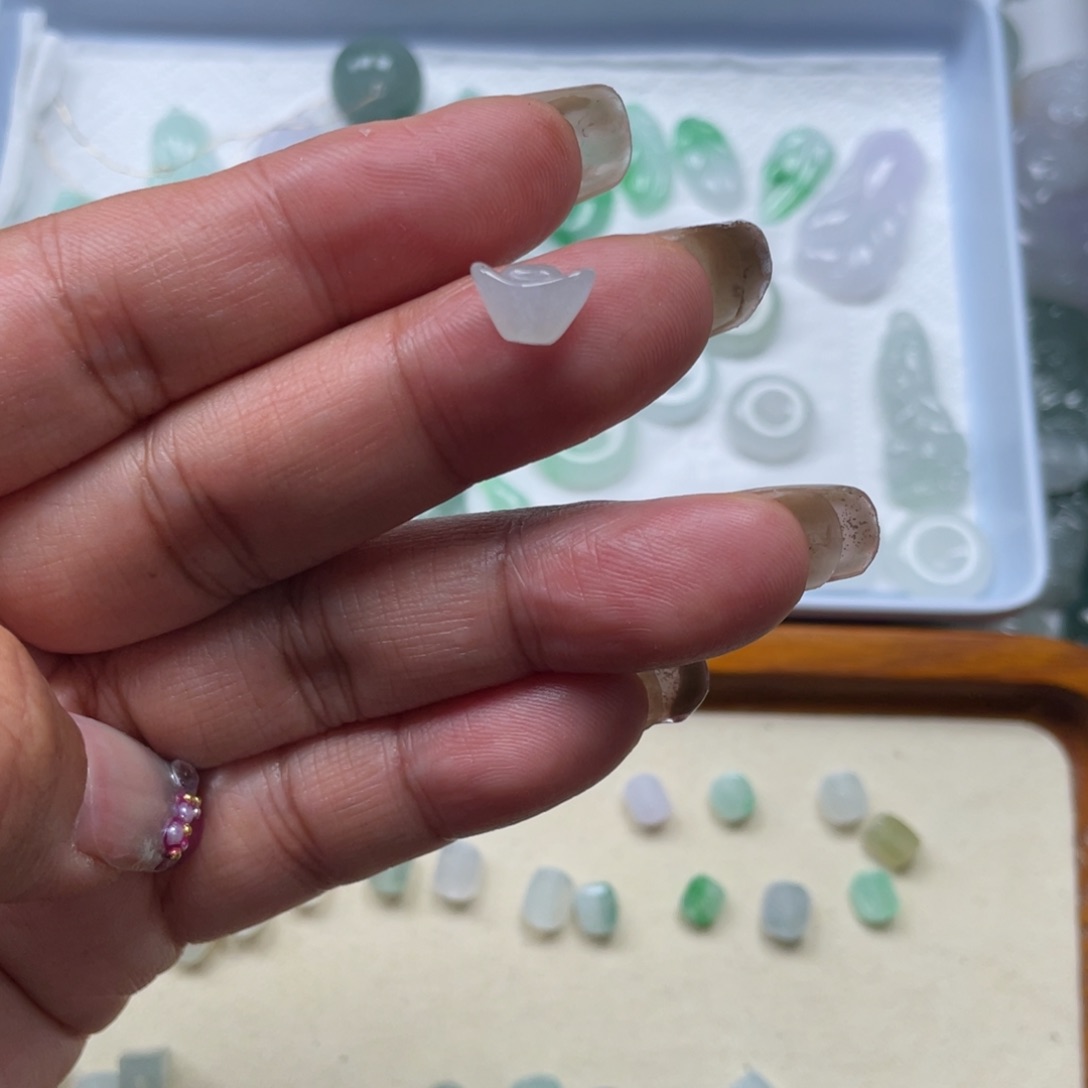 翡翠未镶嵌颈饰66666666