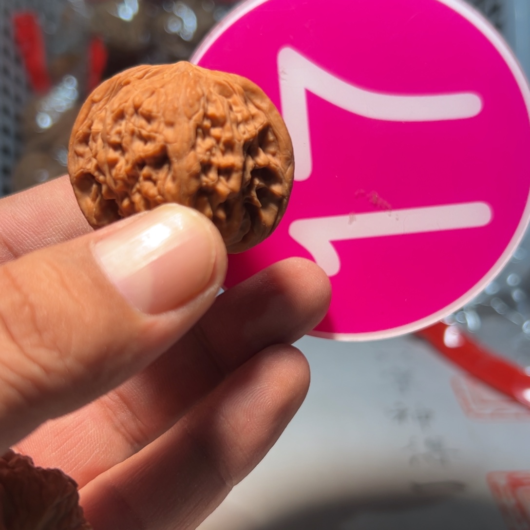 Y***Z文玩核桃，粉色17号