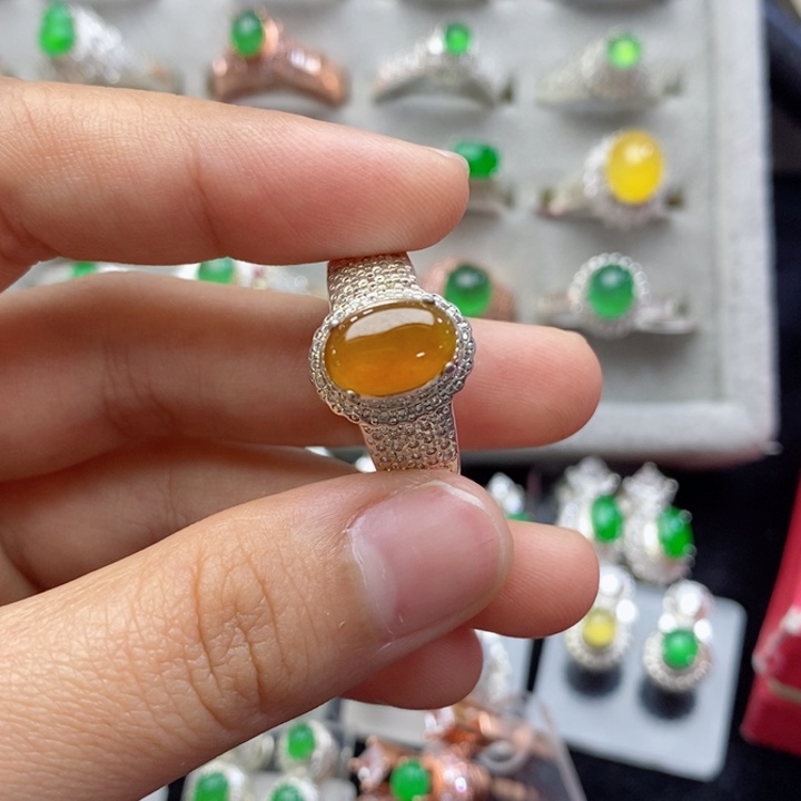 翡翠戒指未镶嵌蛋面