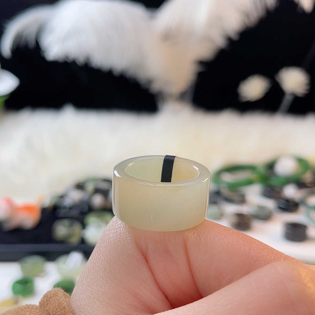 白***孩和田玉未镶嵌戒指k46晴水绿带糖直切18.1mm