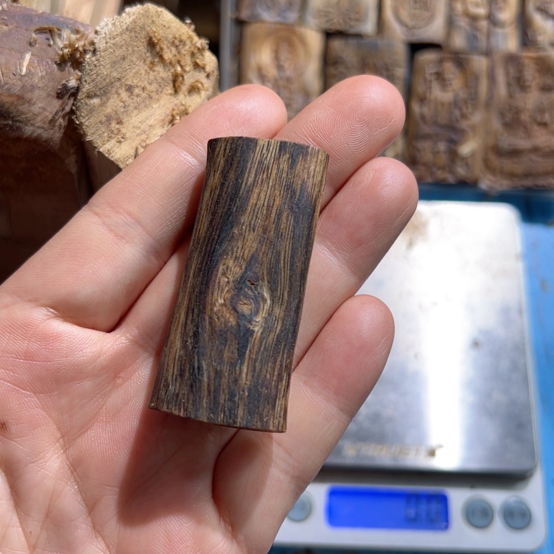 沉香吊坠白棋素牌虫漏6.8克