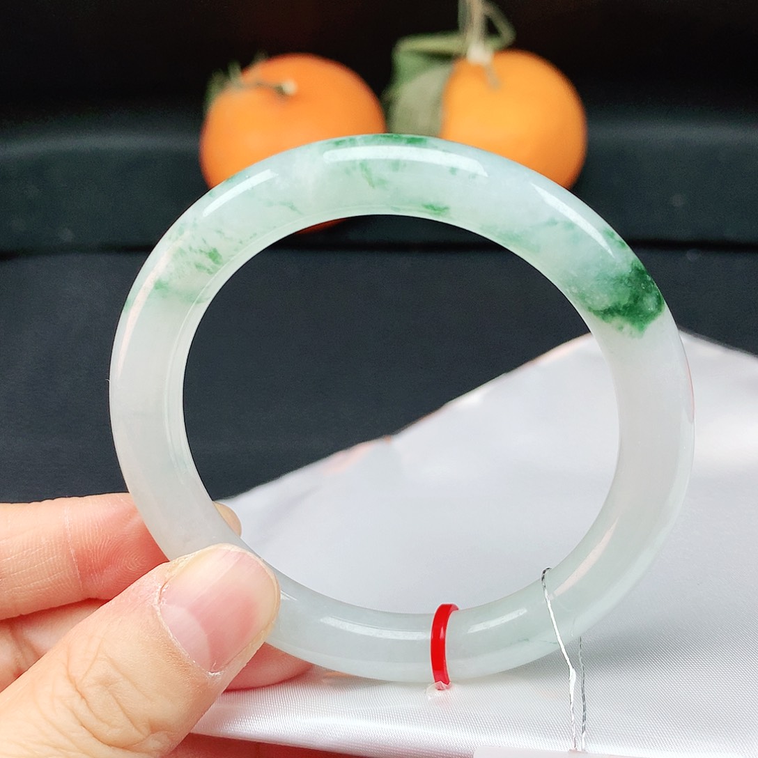 翡翠手镯未镶嵌54圈