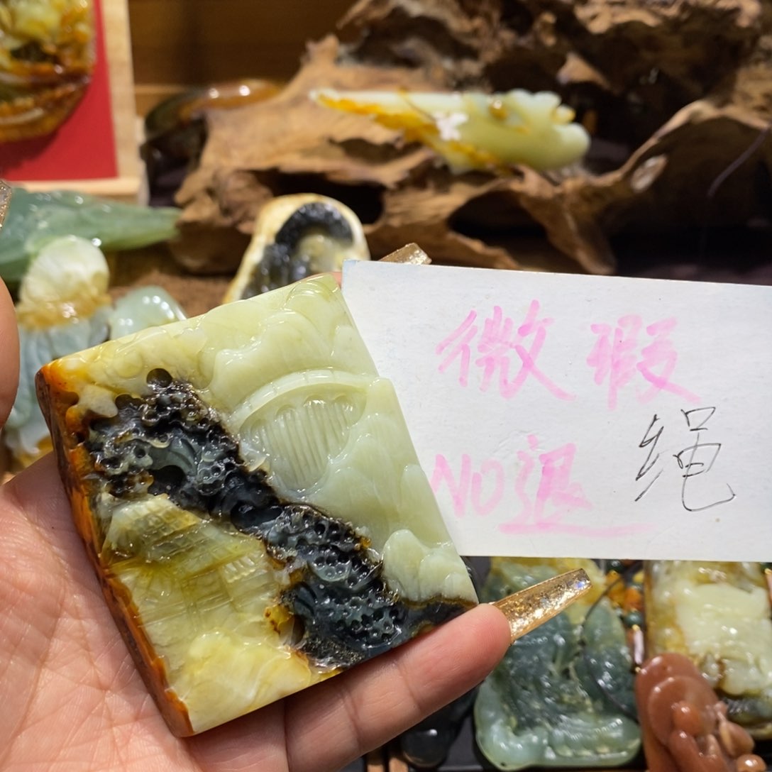 蛇纹石玉颈饰未镶嵌