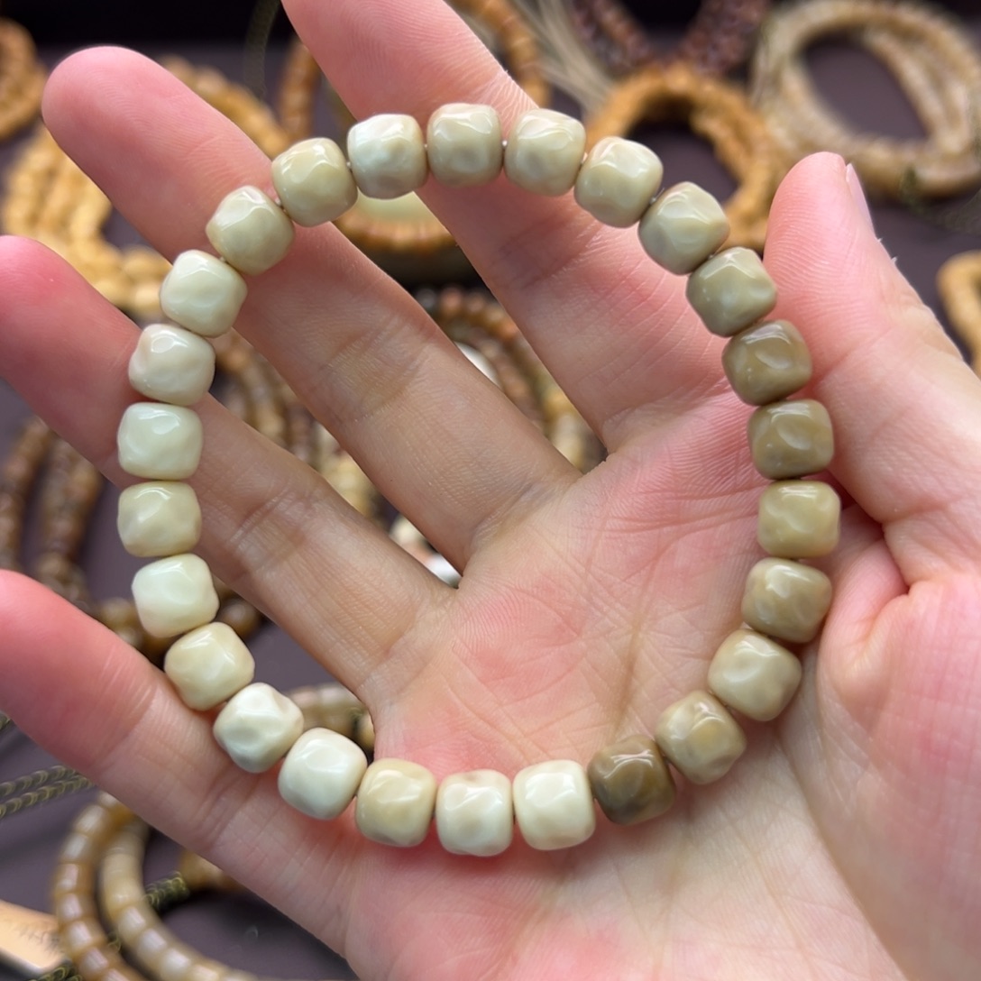 伊***姗龙脊菩提吊坠无相