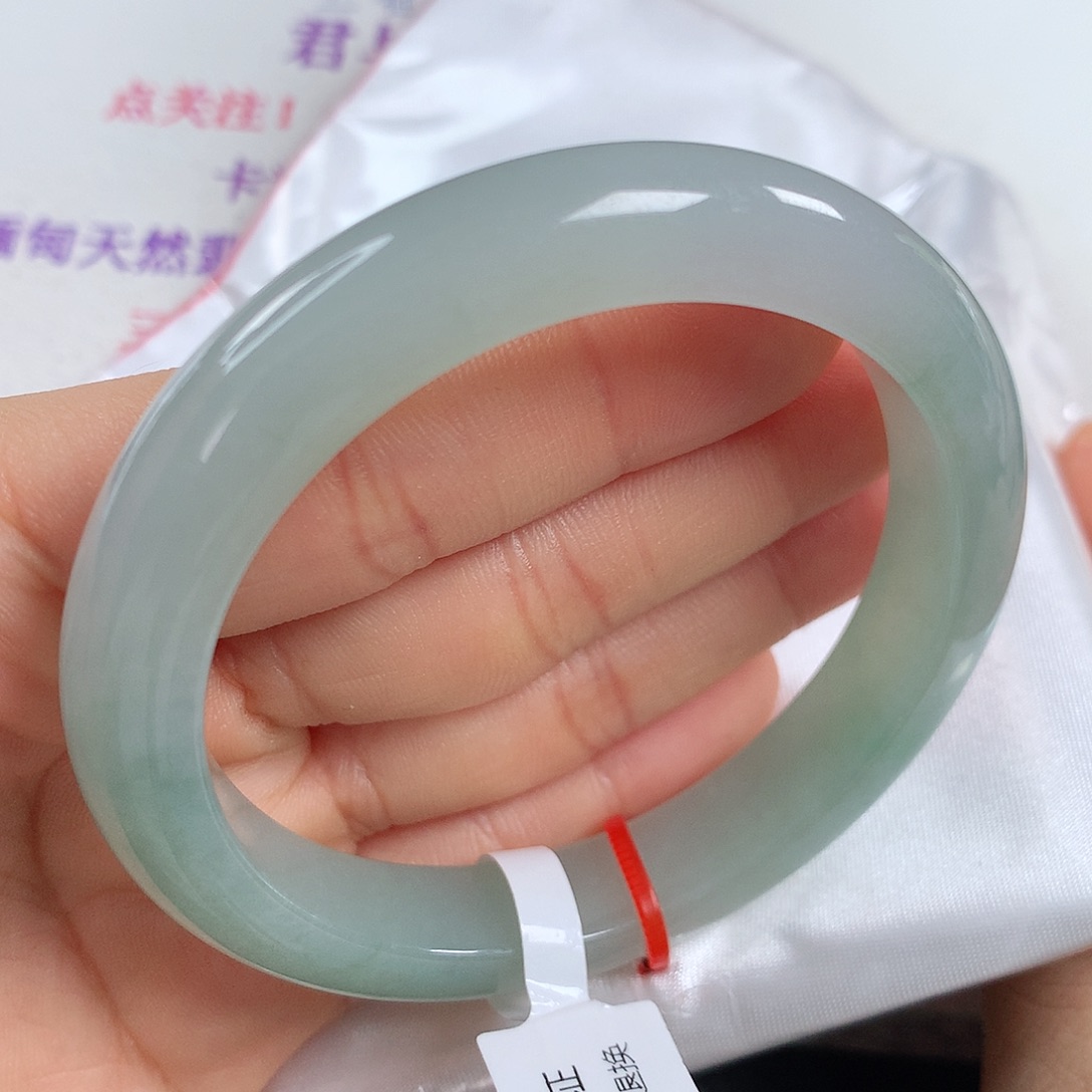 翡翠手镯未镶嵌?***L 正圈