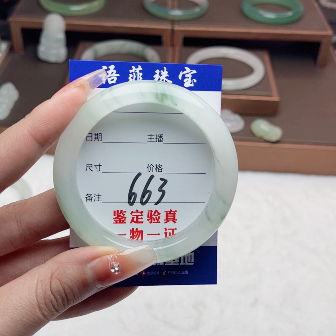 石英质玉手镯未镶嵌C****?