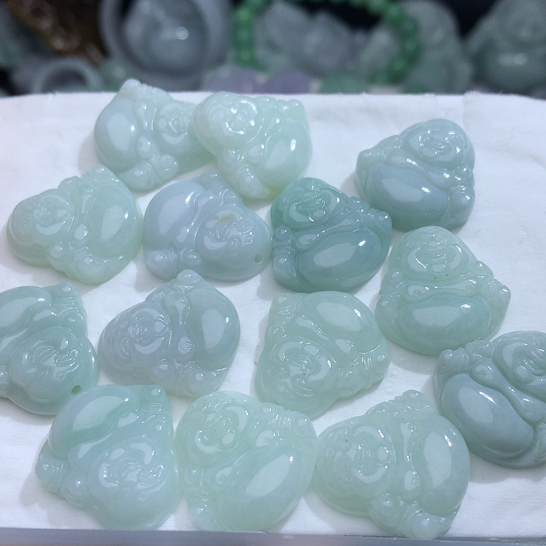 翡翠未镶嵌颈饰，多样性发其一