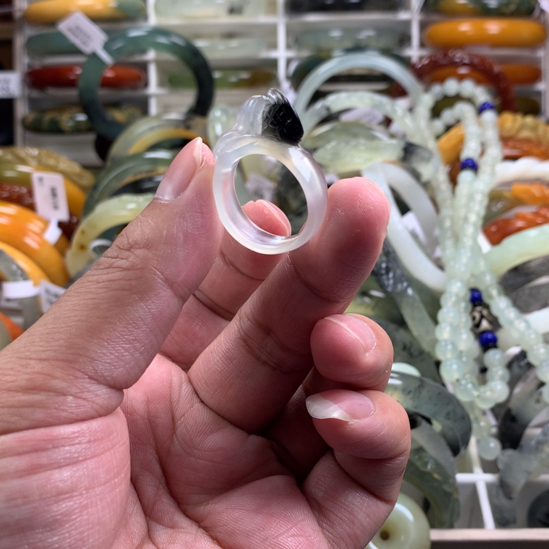 蛇纹石玉戒圈未镶嵌