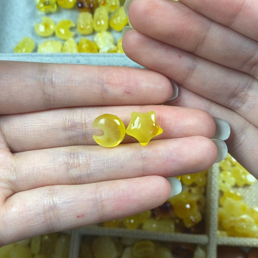 琥珀裸石未镶嵌星星月亮